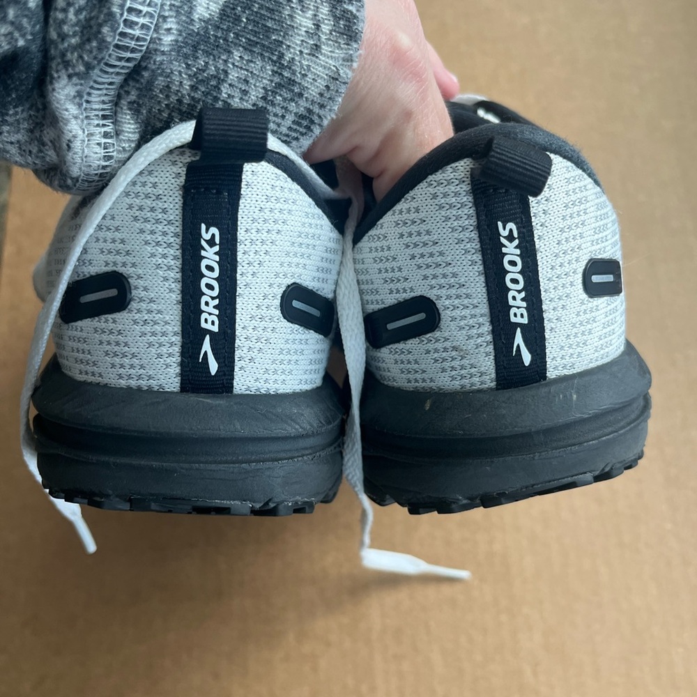 Brooks Revel 6 Black and White Running Shoes - Picture 10 of 16